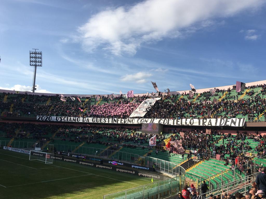 La coreografia per il match contro il Roccella