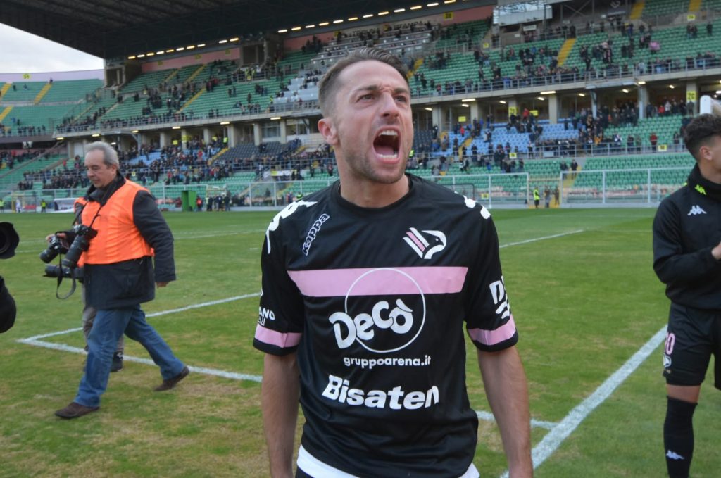 Floriano roberto, autore degli ultimi gol del Palermo, in casa ed in trasferta