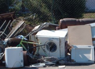 C’è il circo, l’isola ecologica viene sospesa: le reazioni rifiuti ingombranti