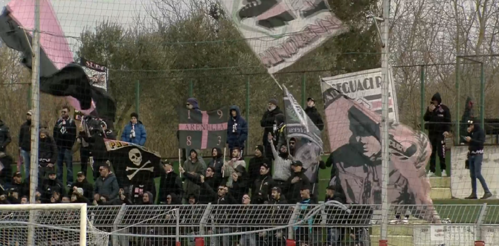 Tifosi rosanero in trasferta per il match contro il San Tommaso