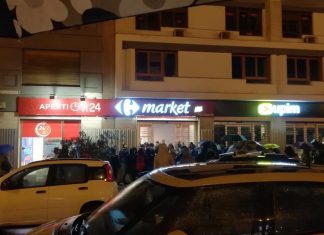 Carrefour di via Libertà preso d’assalto
