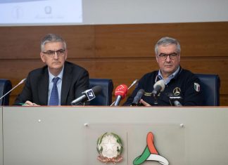 Coronavirus, calano i contagi e i decessi in Italia: picco raggiunto?