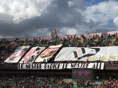 La curva nord del Palermo. Nulla da invidiare al tifo del Bari di De Laurentis