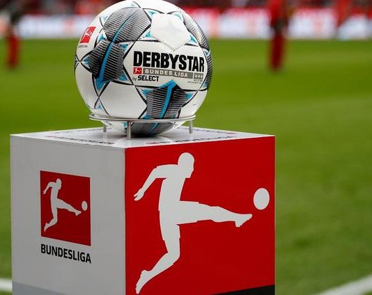 Ecco come riparte il calcio in Germania: “Vietati sputi, abbracci e…” calcio bundesliga