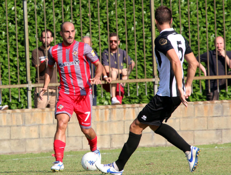 Piccolo con la maglia della Cremonese