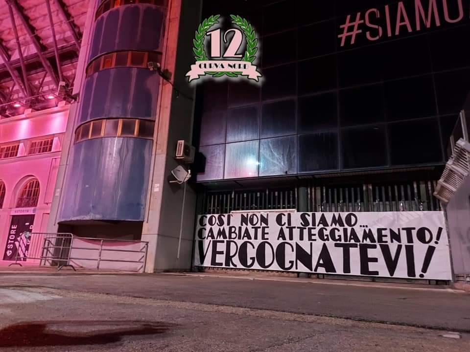 Lo striscione della "12"