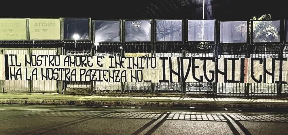 Lo striscione della CNI