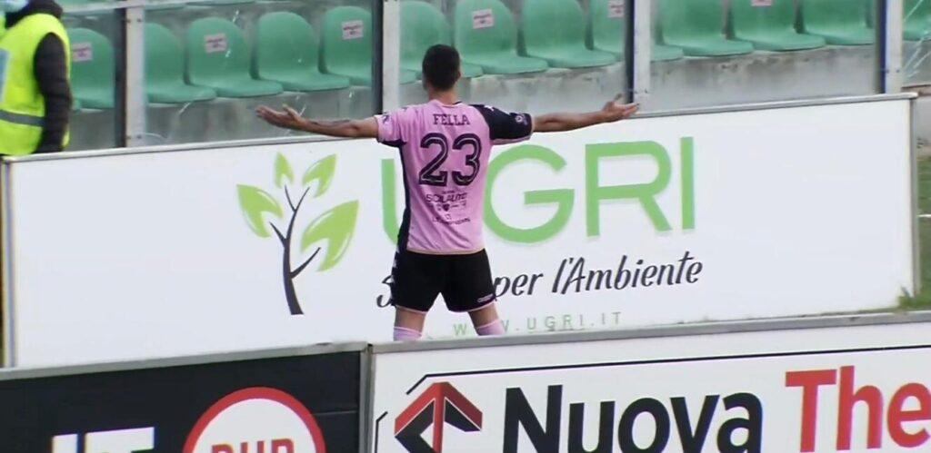 L'attaccante del Palermo, ex Avellino, Peppe Fella