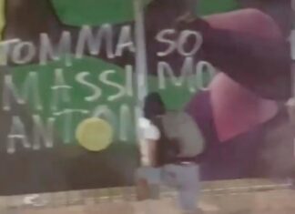 Murales del Barbera imbrattati, il Palermo pubblica il video del responsabile in azione responsabile