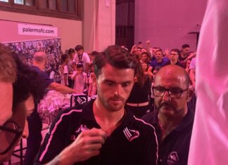 Renzo Barbera, bagno di folla all’arrivo di Matteo Brunori|VIDEO brunori