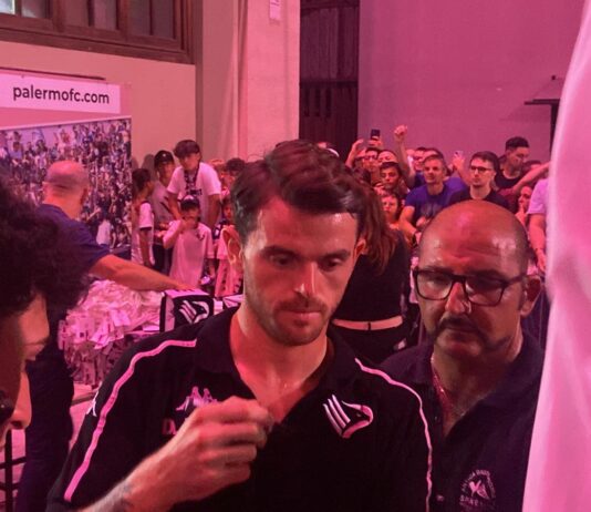 Renzo Barbera, bagno di folla all’arrivo di Matteo Brunori|VIDEO brunori