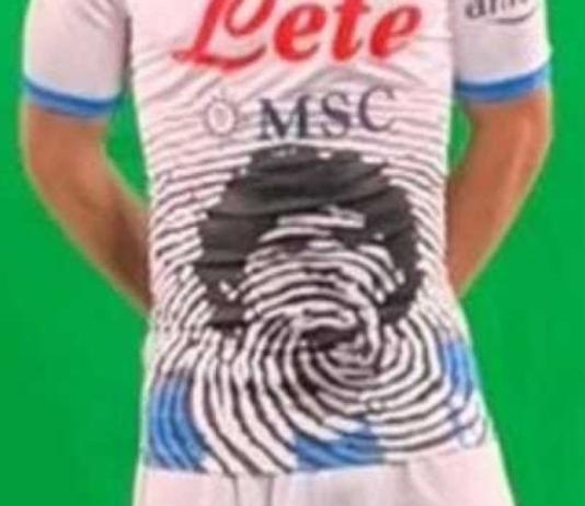 Il Napoli costretto a togliere il logo di Maradona dalle maglie: ecco perché napoli