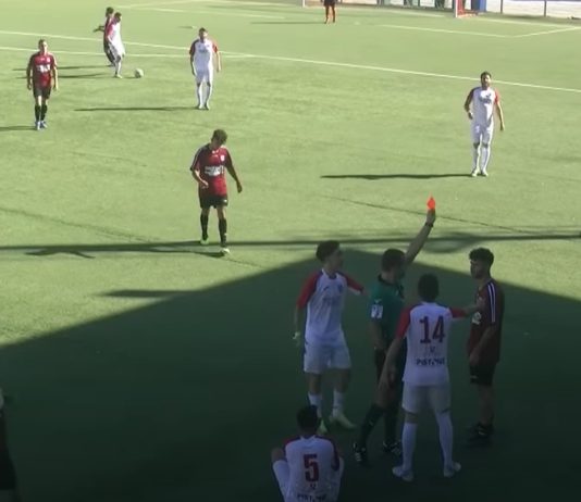 Viene espulso e colpisce l’arbitro alla gola: pesantissima la squalifica|VIDEO arbitro